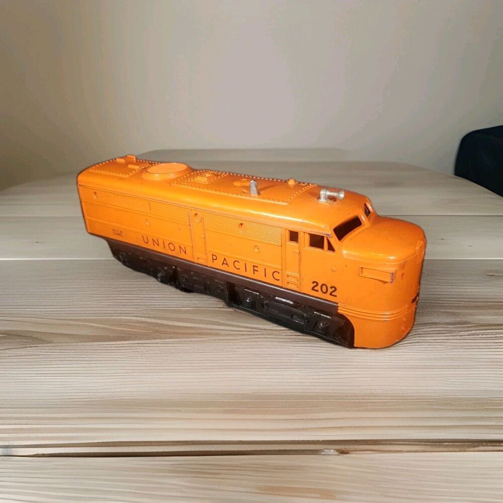 Vintage Lionel 202 Union Pacific Alco FA-1 Diesel Locomotive A-Unit O Gauge